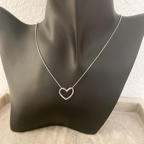 Silver Heart Pendant Necklace Heart Necklace Minimalist Dainty Necklace - Picture 5 of 6